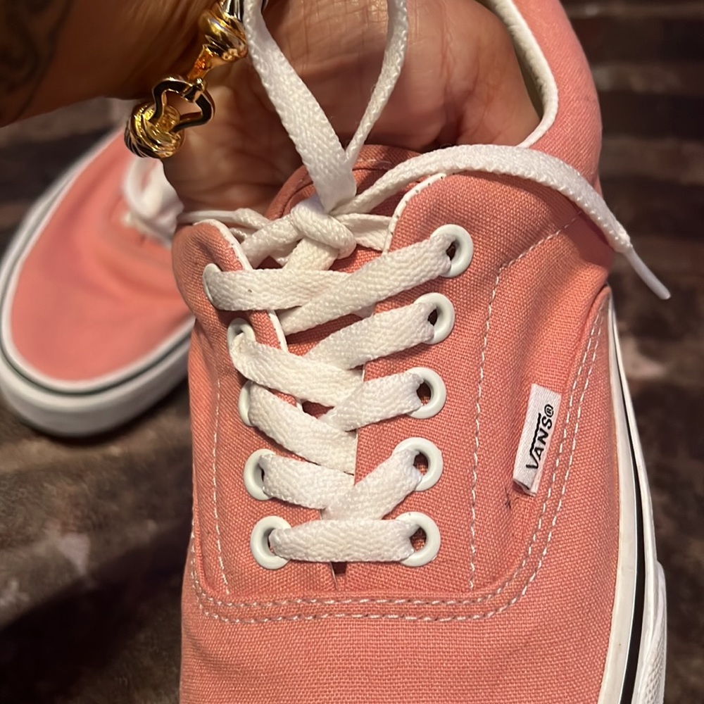 Vans - Picture 5 of 9